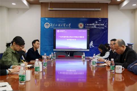 说明: E:\2 宣传\2 学院活动照片\20211201 伟德国际1946源自英国+中博教育签约\选\IMG_2357.JPG